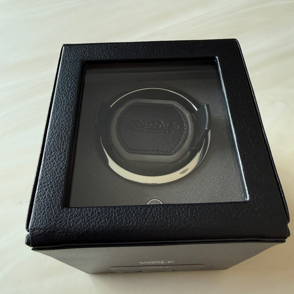 WOLF Cub Single Watch Winder with cover, Black
